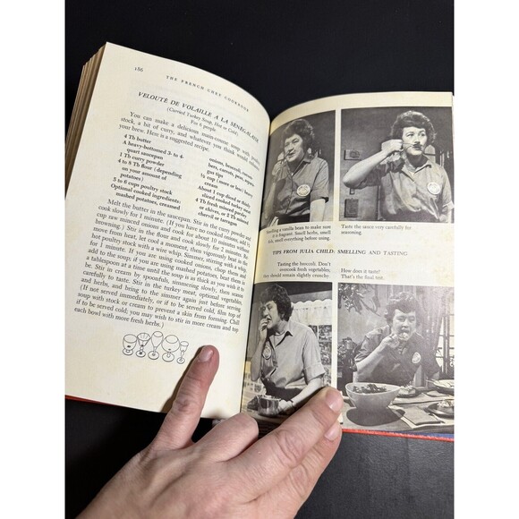 Vintage Julia Child Cook Book, "The French Chef Cookbook" hard cover [Book 208] - Picture 12 of 14